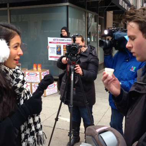 Vani Hari en protesta hacia Kraft Foods